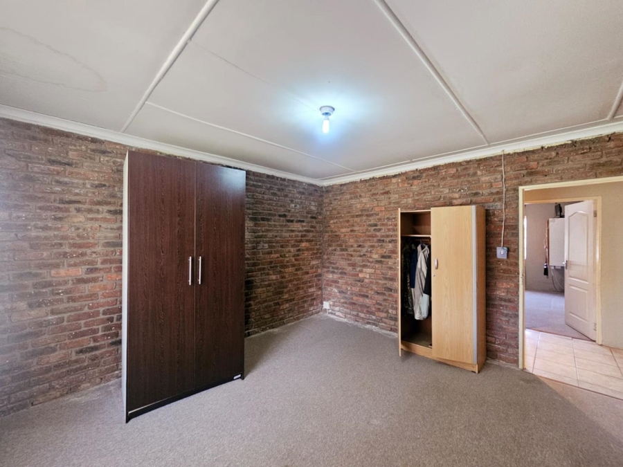 4 Bedroom Property for Sale in Ladybrand Free State